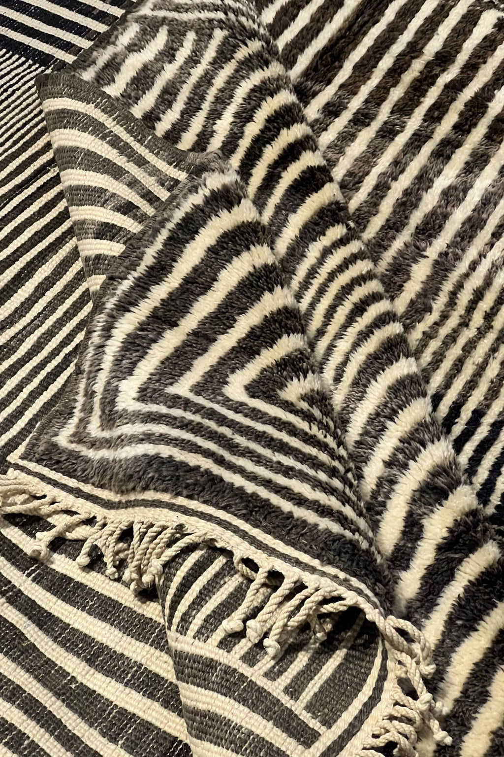 Contemporary Beni Mrirt Berber Rug 6'29" x  9'64" -  192 cm x  294 cm (Wool)