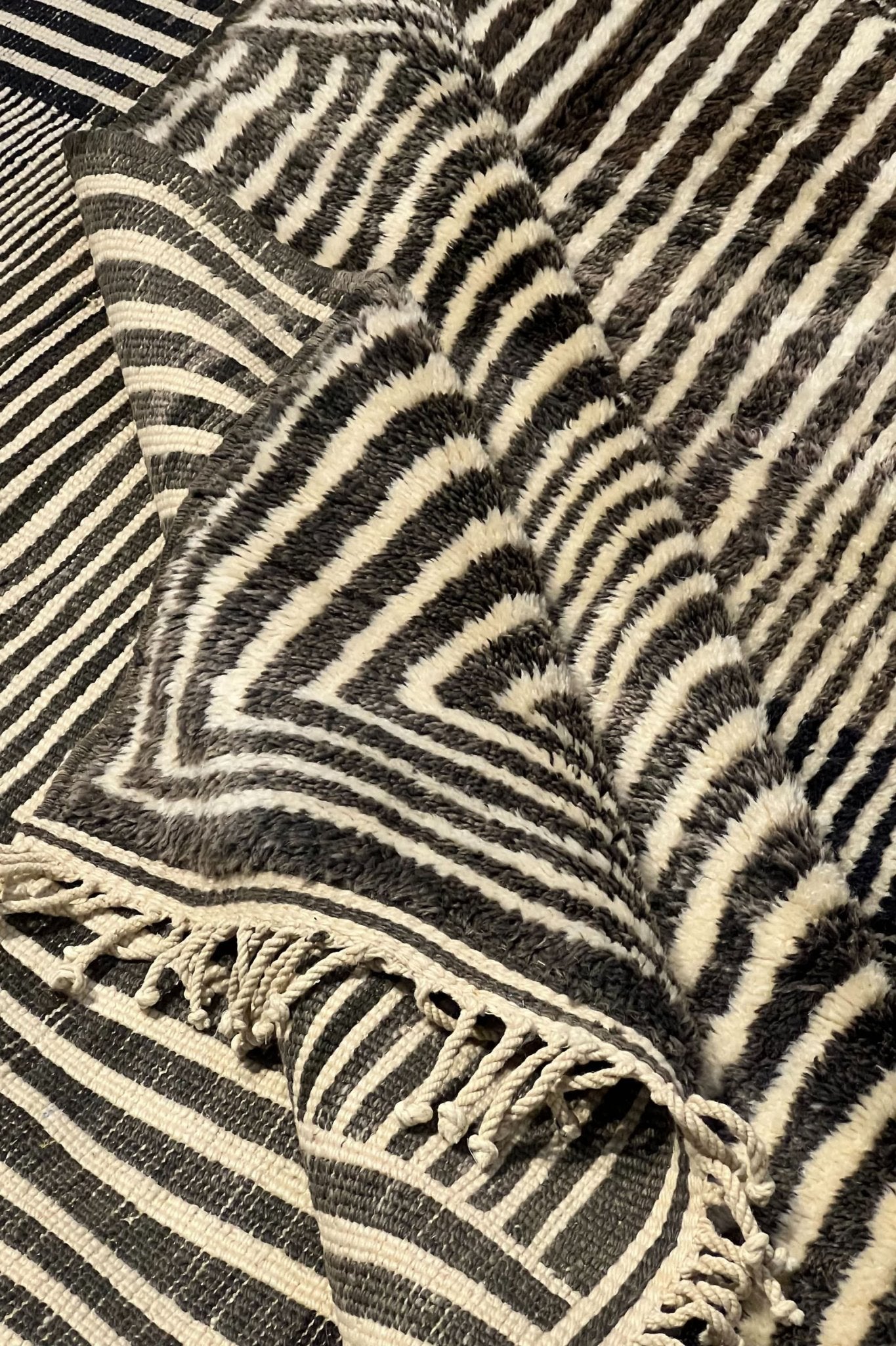 Contemporary Beni Mrirt Berber Rug 6'29" x  9'64" -  192 cm x  294 cm (Wool)