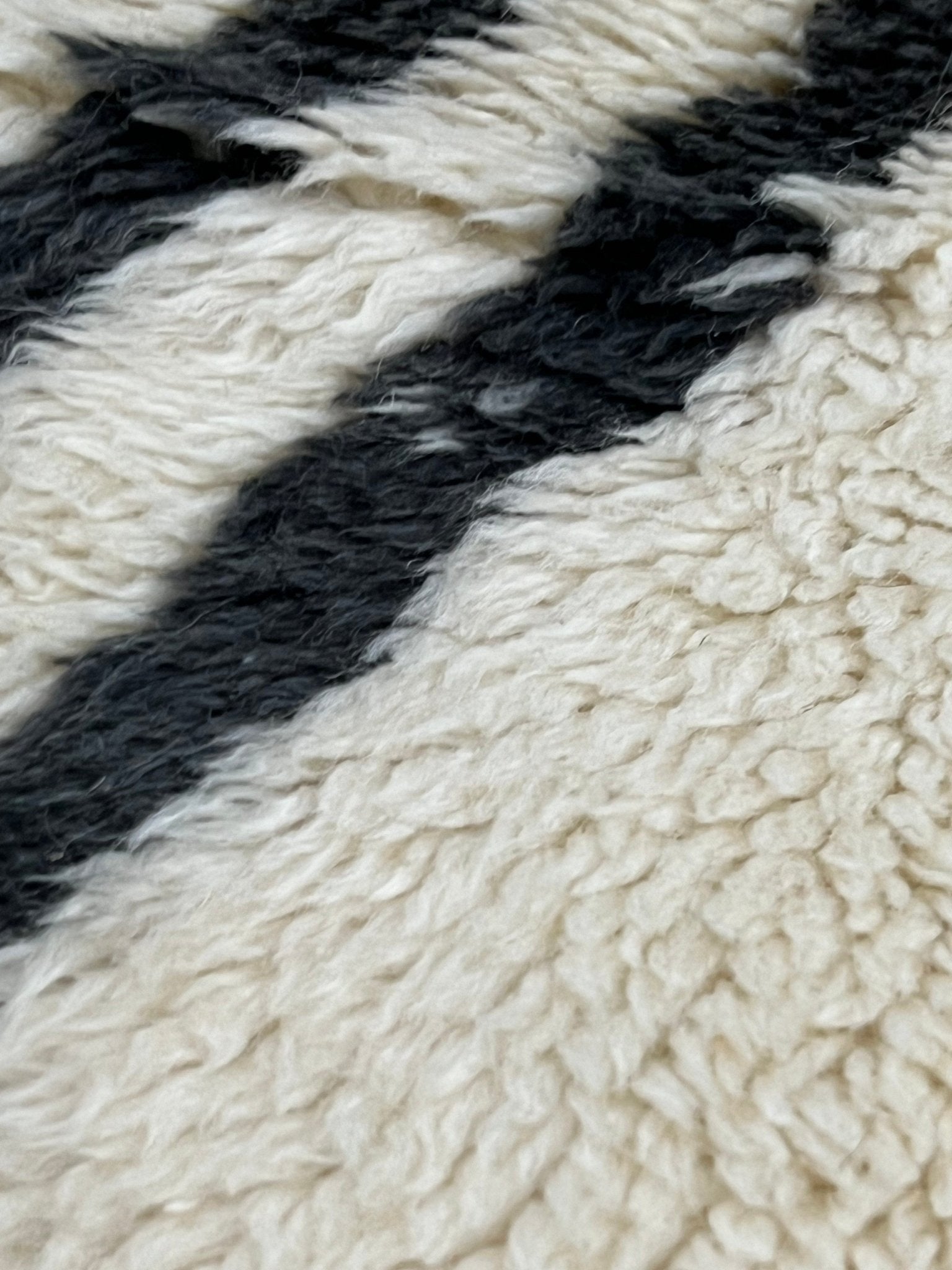 Contemporary Beni Mrirt Berber Rug 8'96" x 6'10" - 273 cm x 186 cm (Wool)