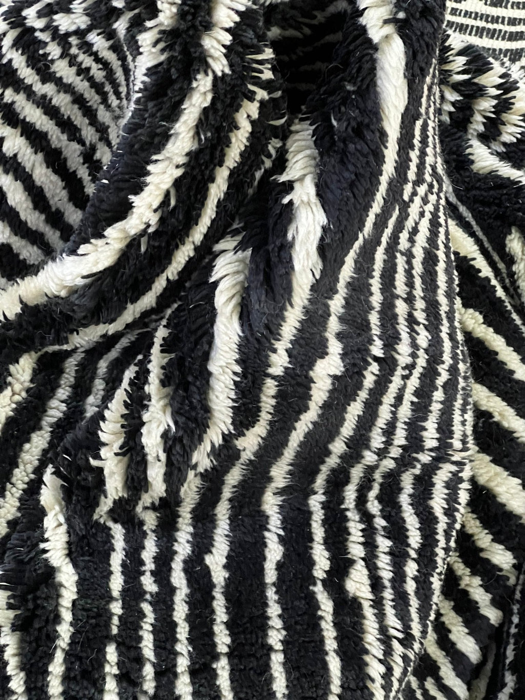 Contemporary Beni Mrirt Berber Rug 9'97" x 7'61" - 304 cm x 232 cm (Wool)