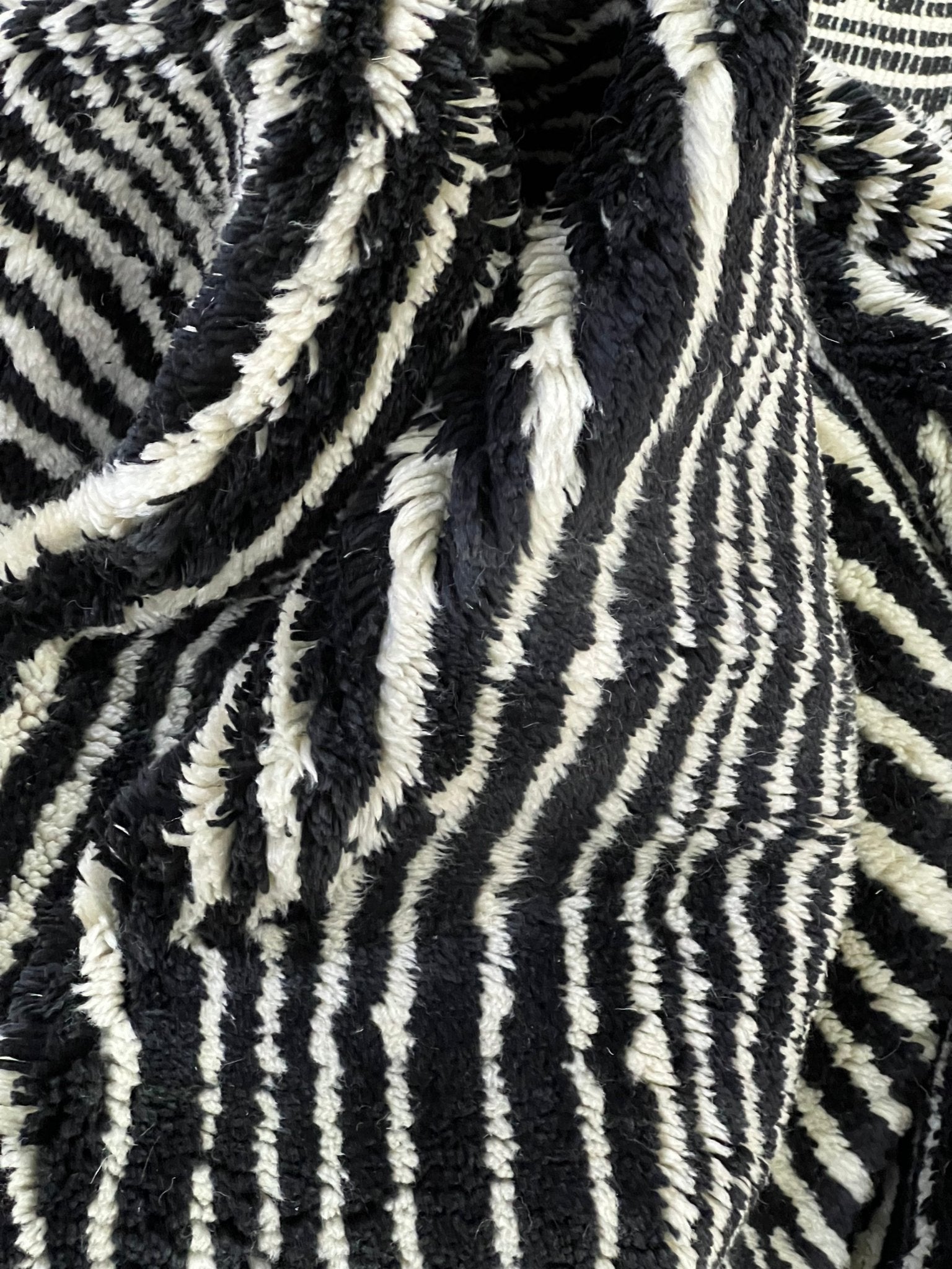 Contemporary Beni Mrirt Berber Rug 9'97" x 7'61" - 304 cm x 232 cm (Wool)