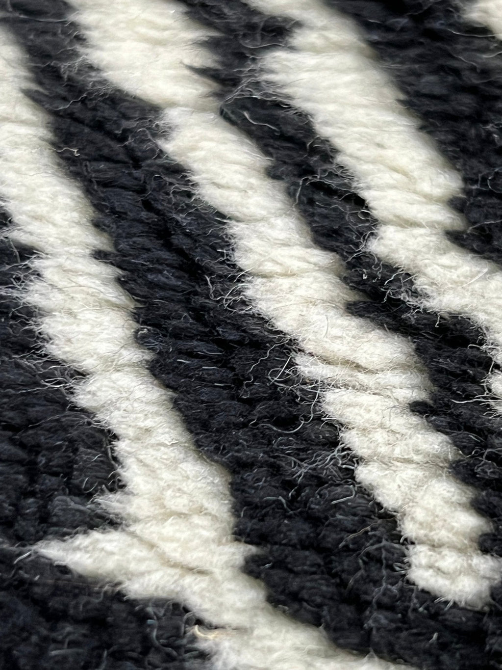 Contemporary Beni Mrirt Berber Rug 9'97" x 7'61" - 304 cm x 232 cm (Wool)