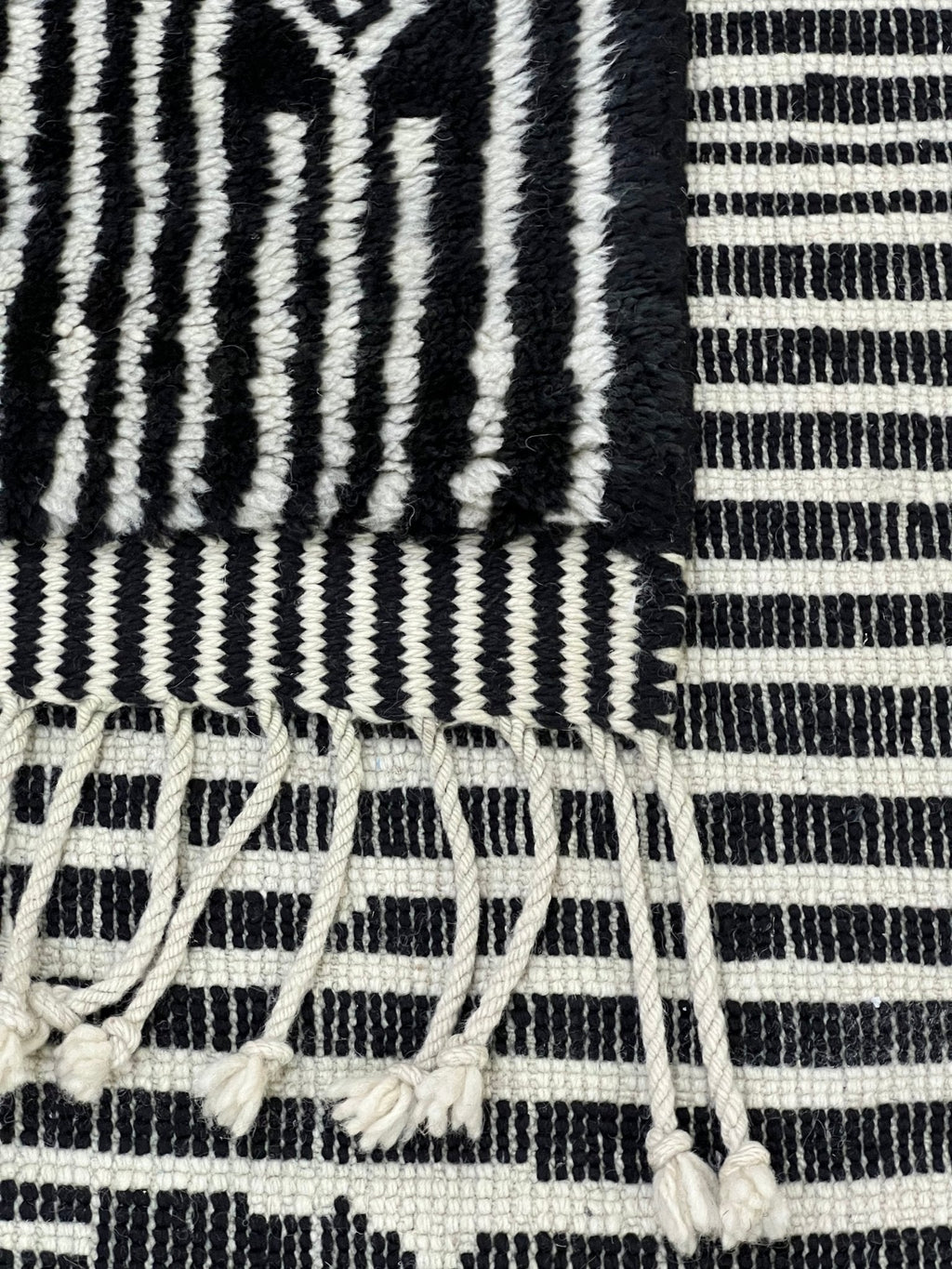 Contemporary Beni Mrirt Berber Rug 9'97" x 7'61" - 304 cm x 232 cm (Wool)