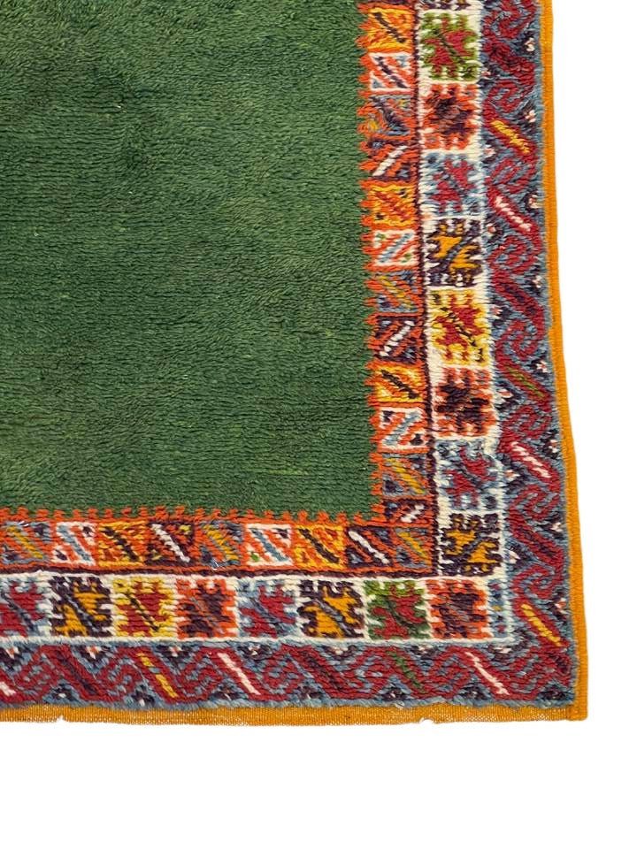 Moroccan area rug from Tazenakht, Wool and Thread, 242cm x 144cm or 7.94ft x 4.73ft