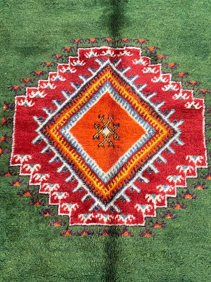 Moroccan area rug from Tazenakht, Wool and Thread, 242cm x 144cm or 7.94ft x 4.73ft