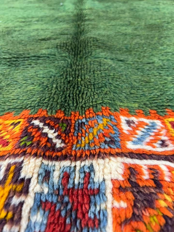 Moroccan area rug from Tazenakht, Wool and Thread, 242cm x 144cm or 7.94ft x 4.73ft