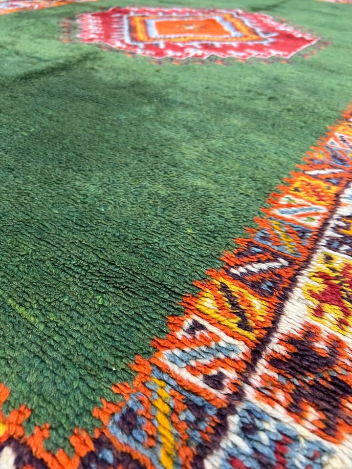 Moroccan area rug from Tazenakht, Wool and Thread, 242cm x 144cm or 7.94ft x 4.73ft