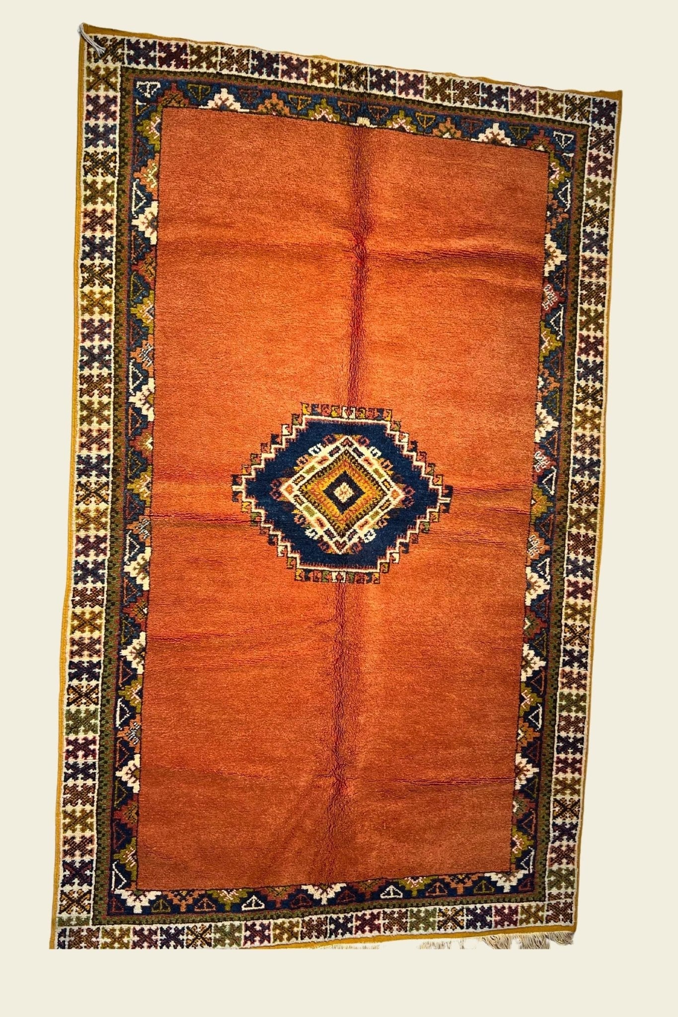 Moroccan area rug from Tazenakht, Wool and Thread, 5'3" x 8'6" Or 160 cm x 260 cm