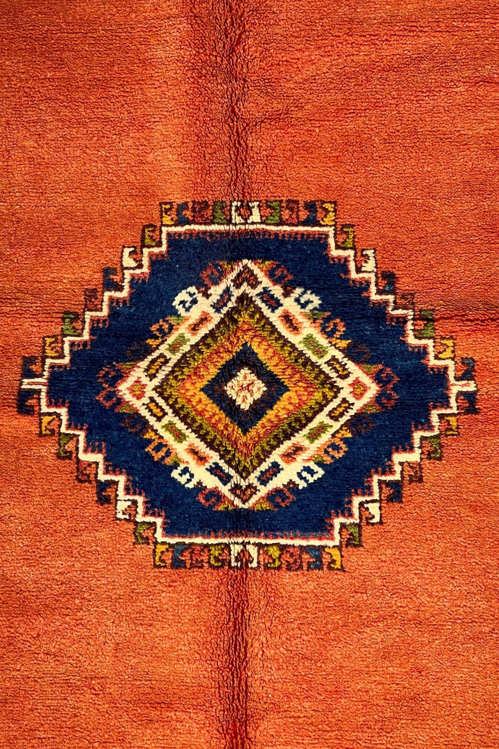 Moroccan area rug from Tazenakht, Wool and Thread, 5'3" x 8'6" Or 160 cm x 260 cm