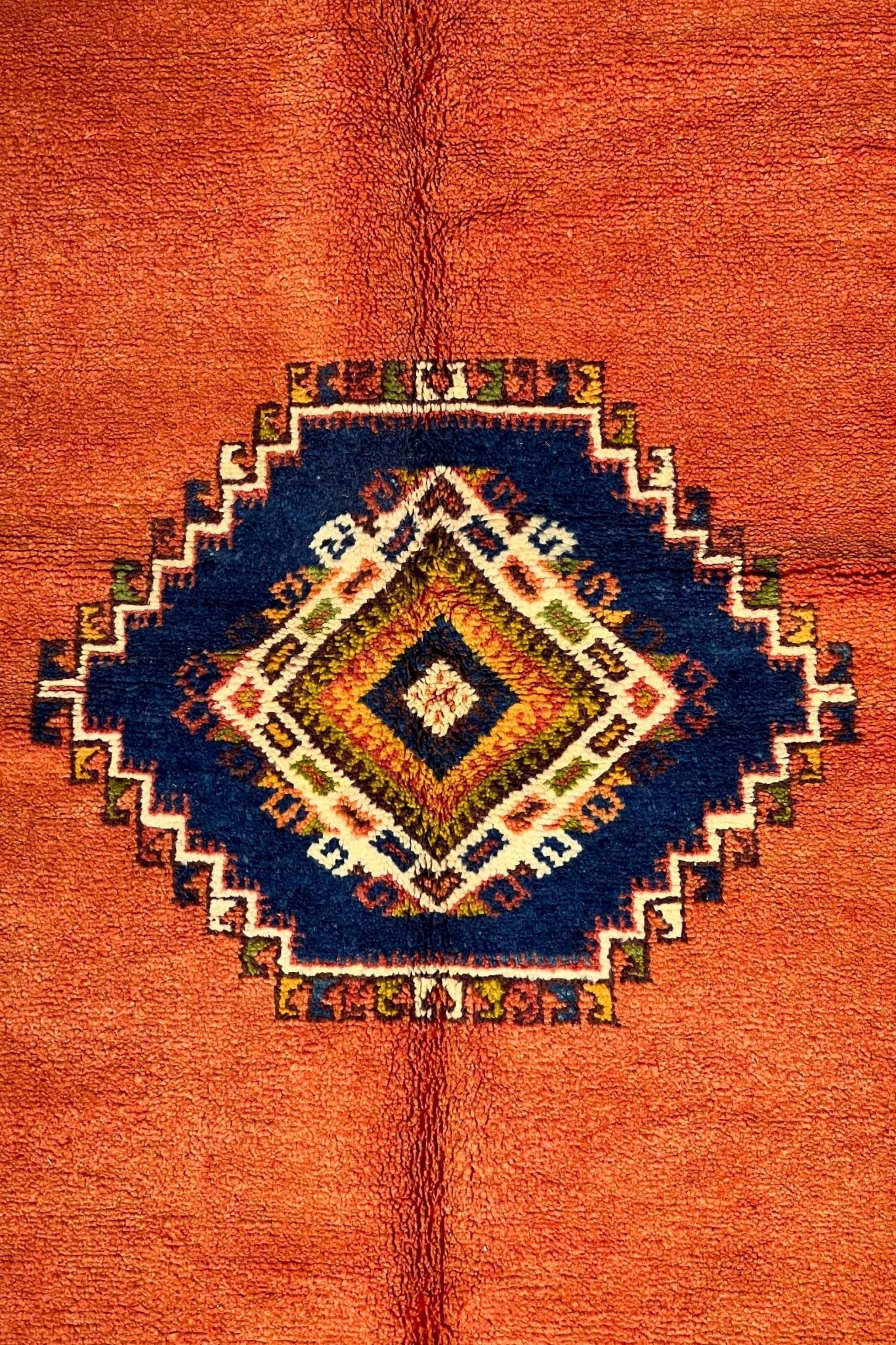 Moroccan area rug from Tazenakht, Wool and Thread, 5'3" x 8'6" Or 160 cm x 260 cm