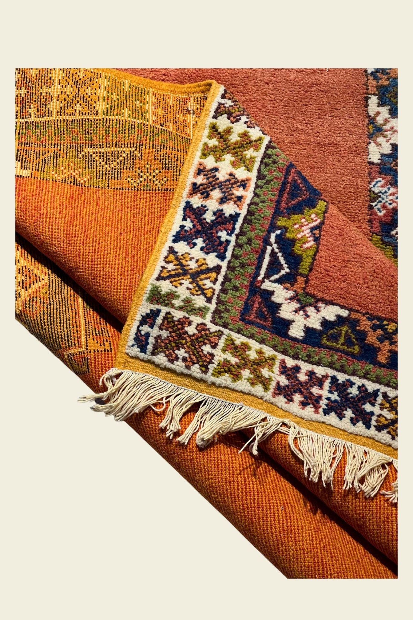 Moroccan area rug from Tazenakht, Wool and Thread, 5'3" x 8'6" Or 160 cm x 260 cm